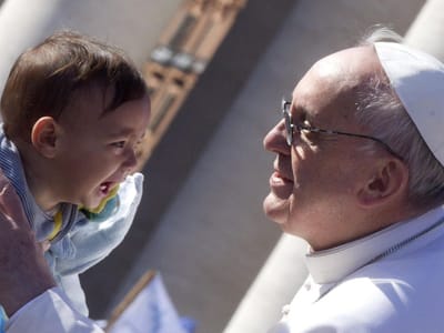 Pontificado do Papa consagrado a Fátima no dia 13 de maio - TVI