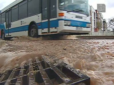 Chuva provoca várias inundações na região de Lisboa - TVI