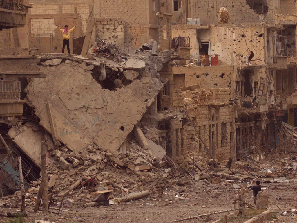 Síria: imagens dantescas da destruição de Deir al-Zor (Reuters)