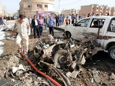 Carros bomba matam 25 pessoas no Iraque - TVI