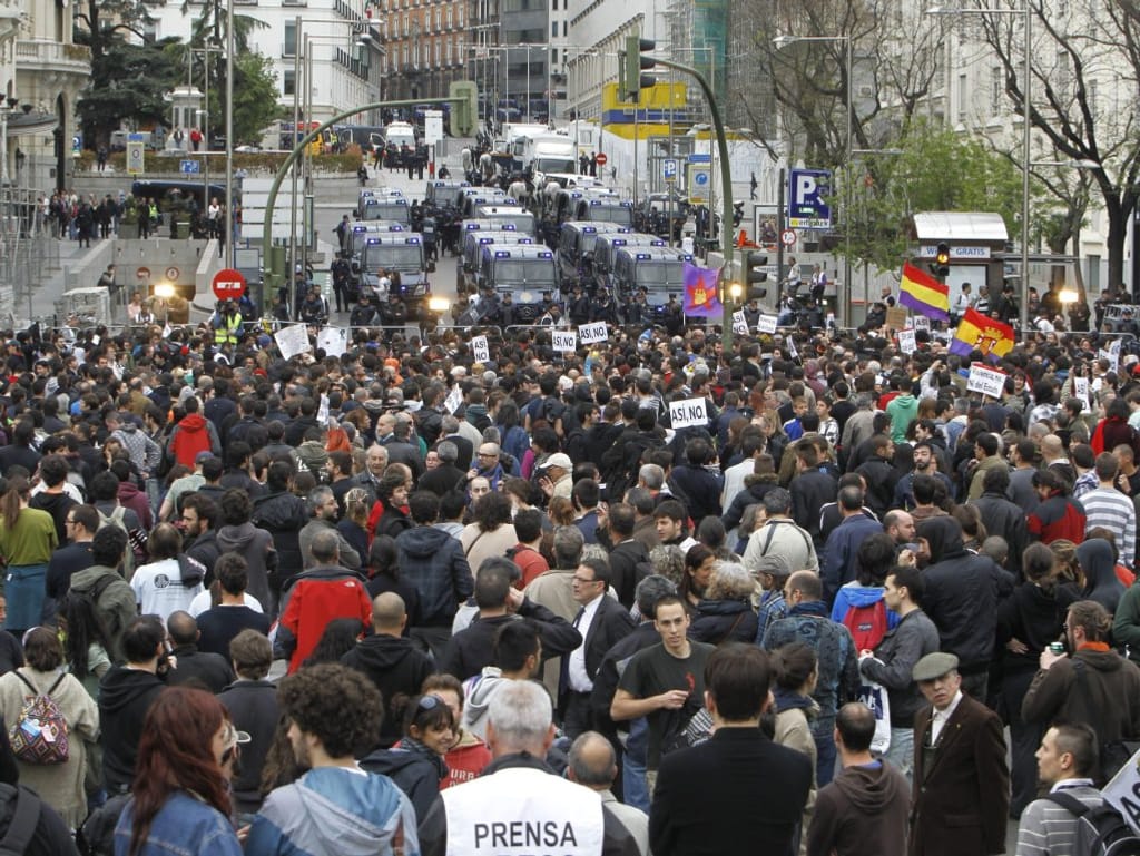 Protesto «assédio ao parlamento» em Madrid [EPA]