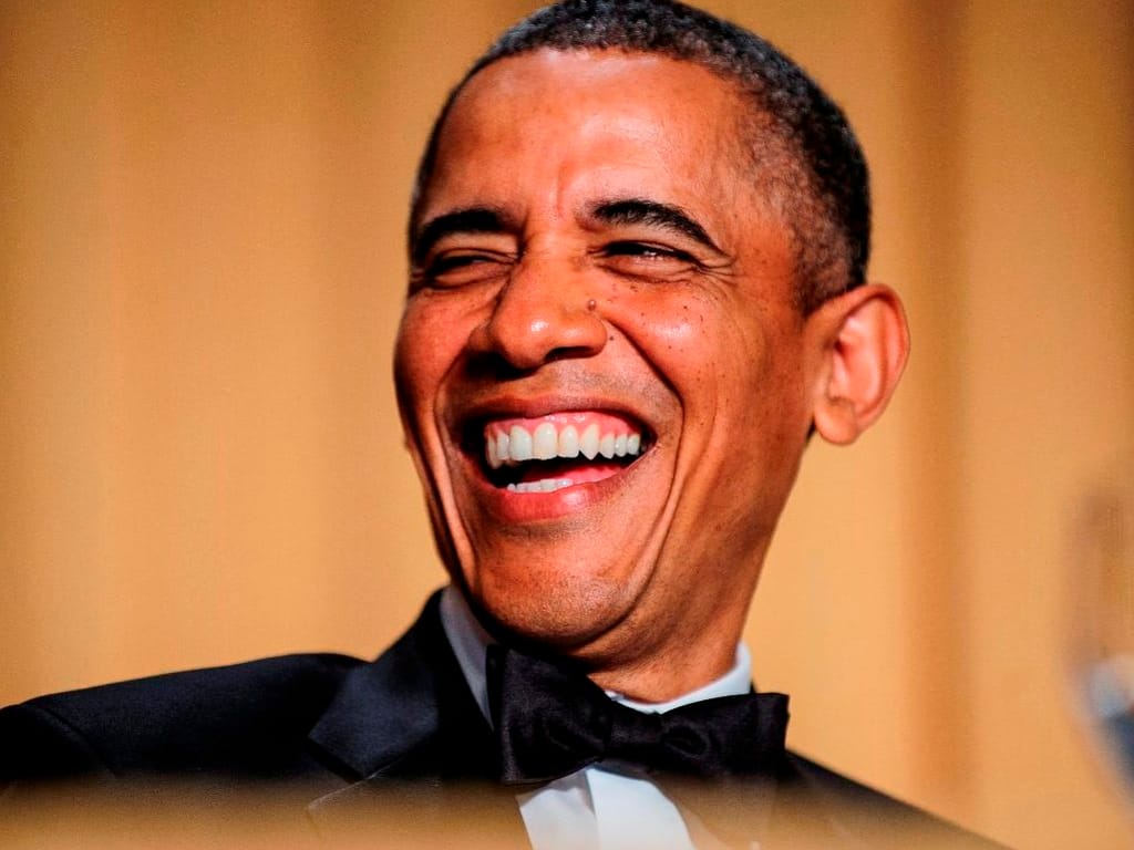 Barack Obama mostra boa disposição e humor no jantar de Correspondentes da Casa Branca (LUSA/EPA)