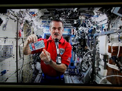 O astronauta Chris Hadfield já regressou à Terra - TVI