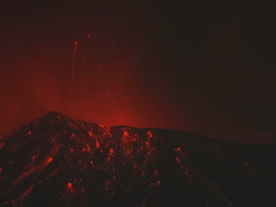 Vulcão mexicano Popocatéptl lança cinzas a 3,2 km de altura - TVI