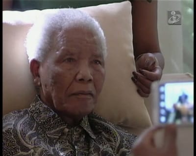 Até a televisão chinesa se «vestiu» de luto por Mandela - TVI