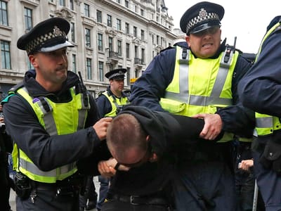 Londres: confrontos com a polícia em protesto anti-G8 - TVI