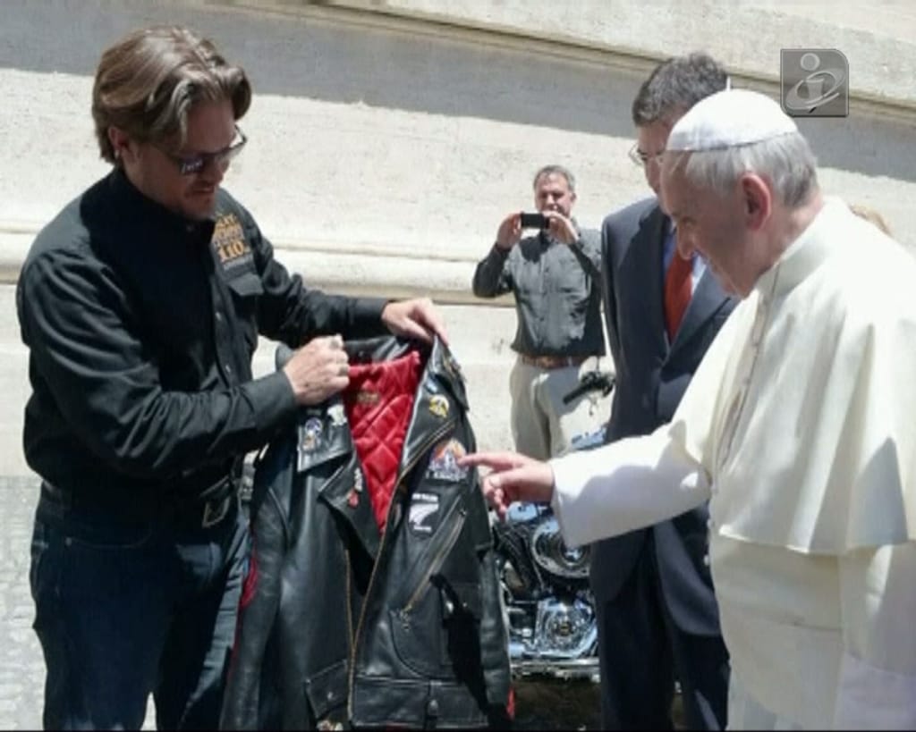 Papa abençoa centenas de motociclistas