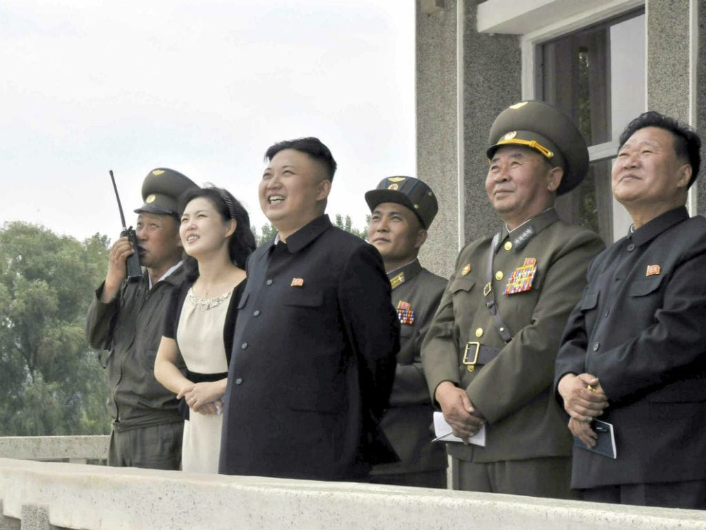 Kim Jong-un e a sua mulher, Ro Sol-ju (Lusa)