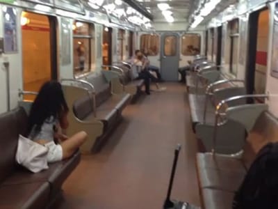 Vídeo: metro anda com portas abertas - TVI