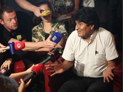 Incidente com avião de Evo Morales gera protestos em La Paz - TVI