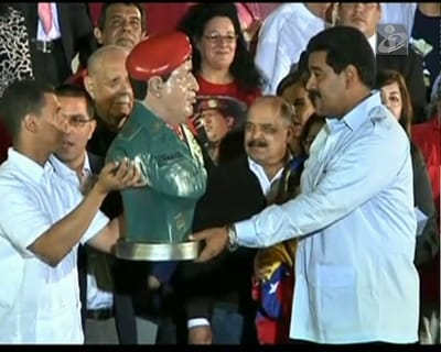 Presidente da Venezuela dorme junto aos restos mortais de Chávez - TVI