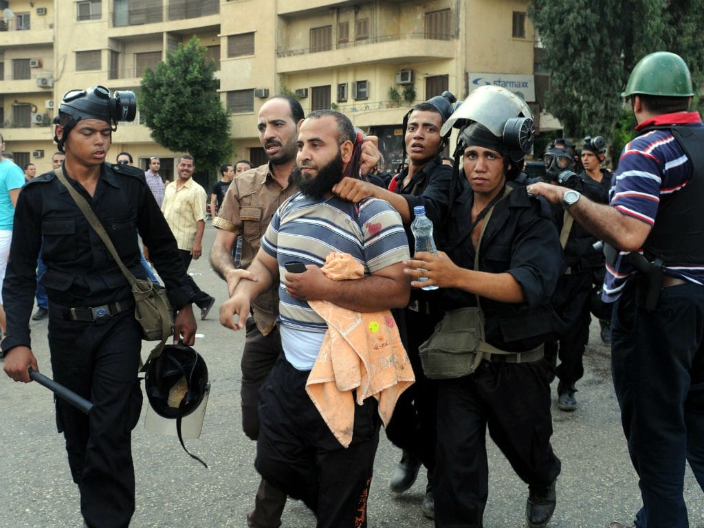 Caos e violência nas ruas do Cairo (Lusa)