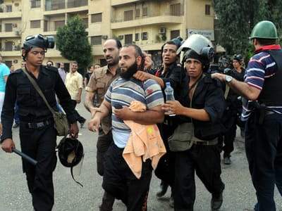 Egito: prisão perpétua para 37 envolvidos em manifestação violenta - TVI