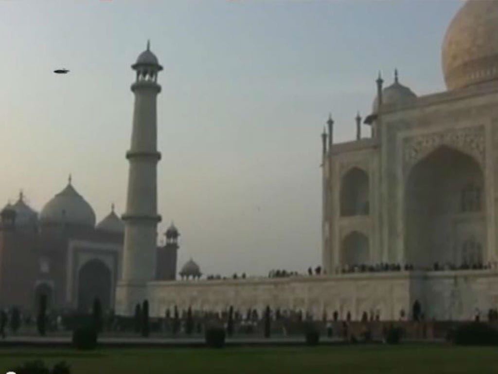OVNI ao lado do Taj Mahal (Reprodução/Youtube)