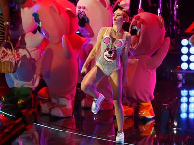 Miley Cyrus explica-se: «Eu queria fazer história» - TVI