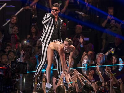 Miley Cyrus e Lady Gaga dão que falar nos prémios da MTV - TVI