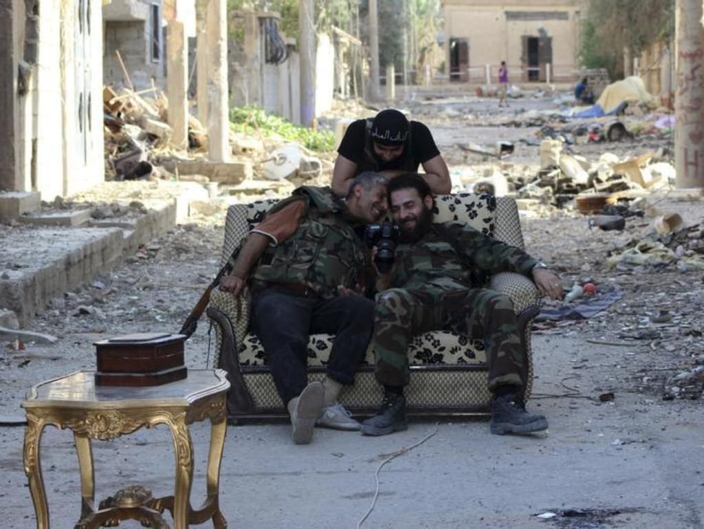 A vida dos rebeldes sírios quando não estão a combater [Reuters]