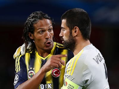 Demirel pendura as botas depois de 17 anos de Fenerbahçe - TVI
