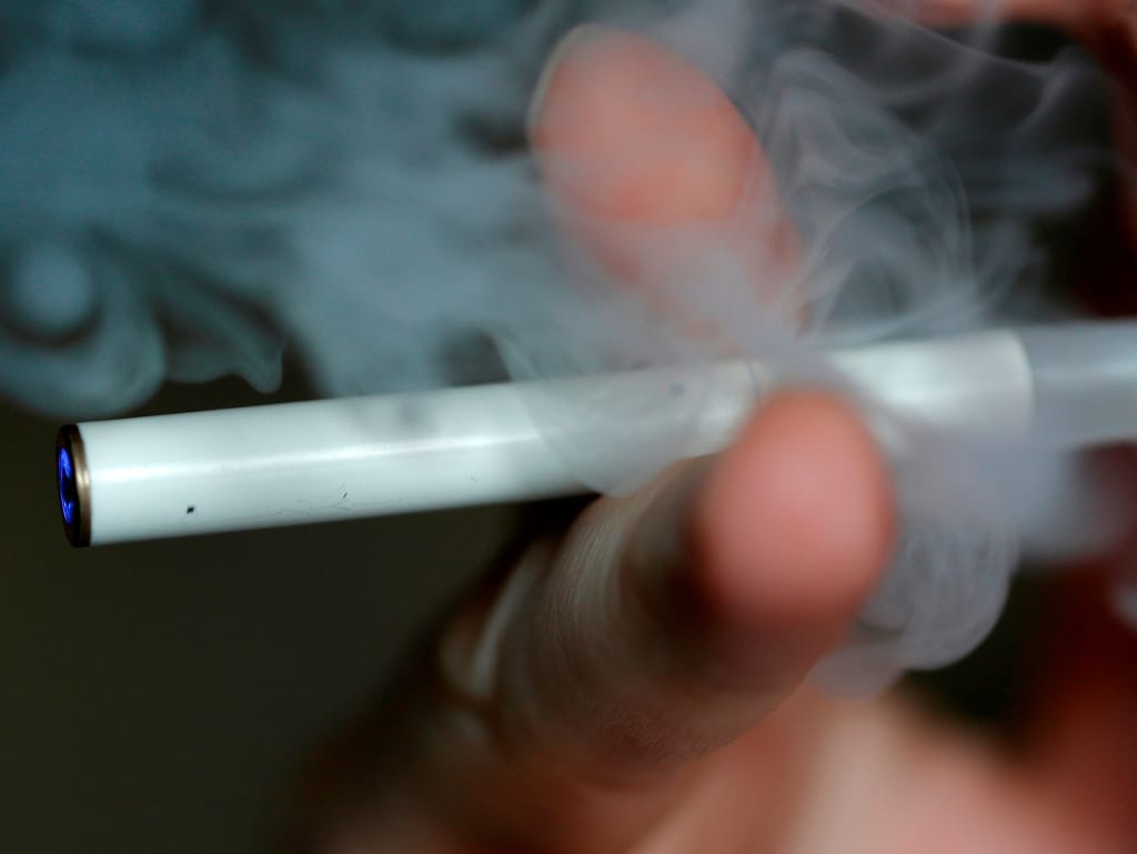 Cigarro eletrónico (REUTERS/Christian Hartmann)