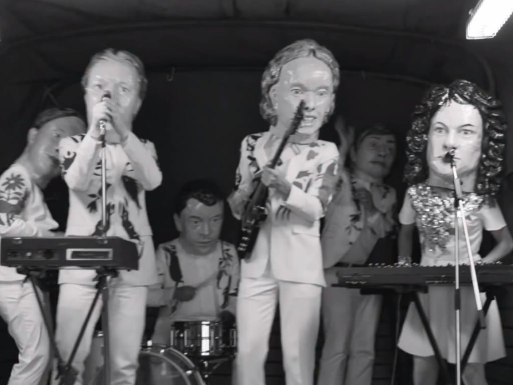 Arcade Fire no vídeo do single «Reflektor»