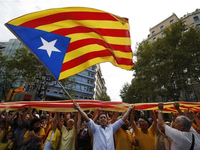 Catalães não desistem: milhares nas ruas - TVI