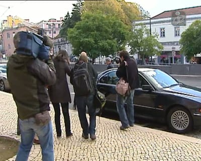 Troika aterra hoje em Lisboa e traz mais cortes na bagagem - TVI