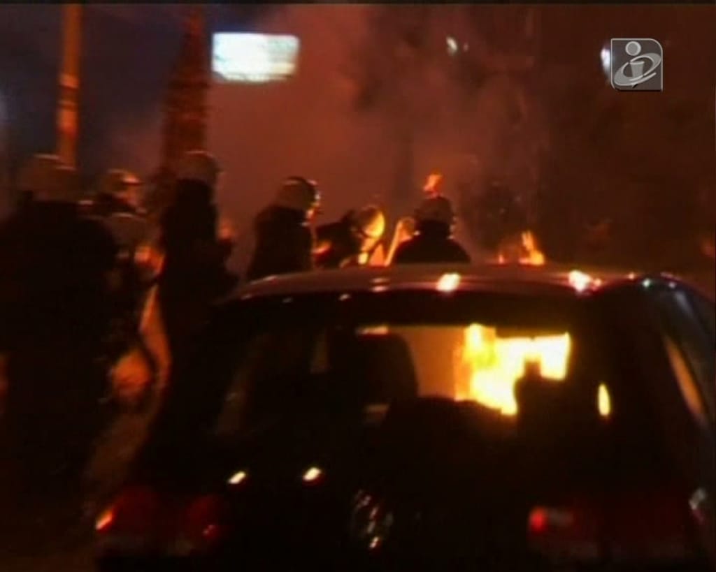Grécia: confrontos entre polícia e manifestantes antifascistas