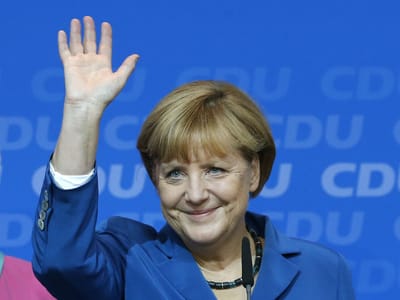 Merkel elogia «corajosas manifestações» em Kiev - TVI