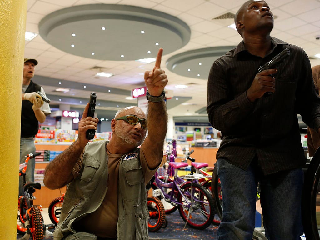 Islamistas atacam centro comercial em Nairobi, no Quénia, e matam mais de 60 reféns (Reuters)