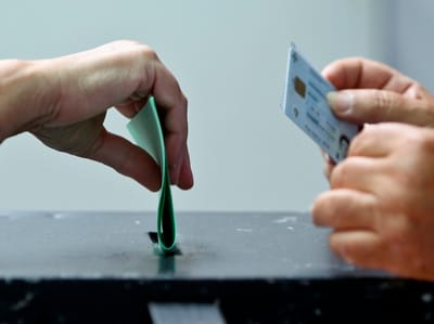 Portugueses com dificuldades em votar devido a atrasos nos correios - TVI