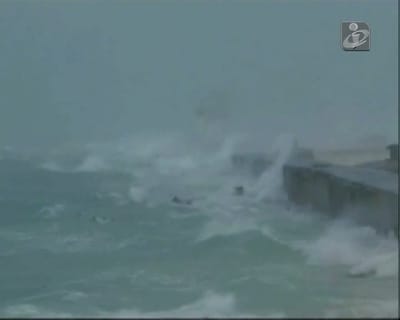 Japão inicia operações de evacuação de ilha - TVI