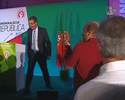 Cavaco deve «obrigar» Passos a demitir Rui Machete - TVI