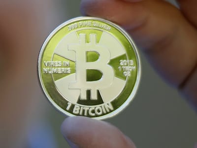Moeda virtual Bitcoin atinge valor histórico - TVI
