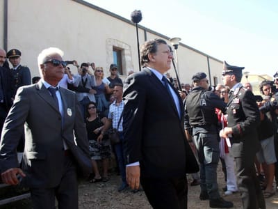 Durão Barroso chamado de «assassino» em Lampedusa - TVI
