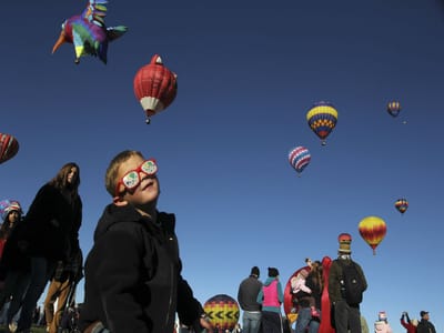 Balão de ar quente cai durante festival - TVI