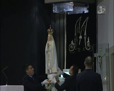Fiéis saudaram imagem de N.S. de Fátima no Vaticano - TVI