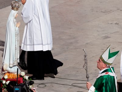 Papa pede aos fiéis para não serem só cristãos «às vezes» - TVI