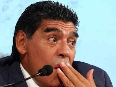 Maradona a dormir enquanto Maduro discursava - TVI