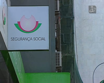Segurança Social coloca amanhã 150 funcionários em requalificação  - TVI