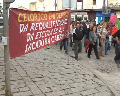 «Grândola, Vila Morena» contra o fecho das finanças e do tribunal - TVI