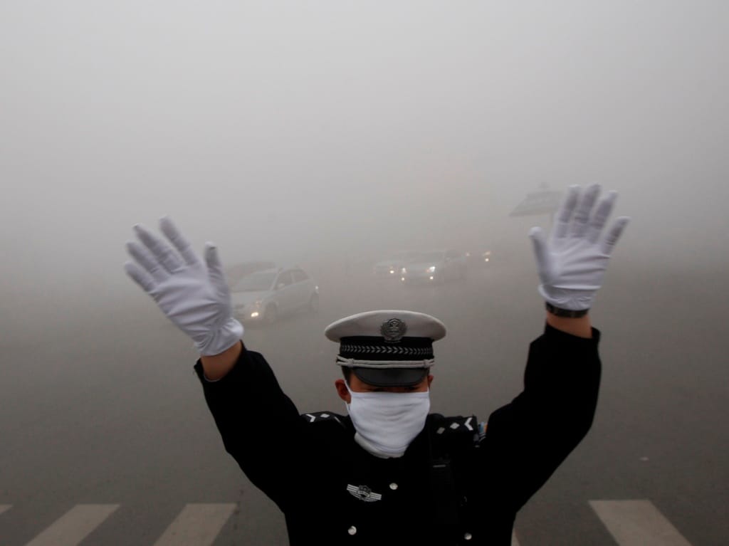 Smog «fecha» cidade de 11 milhões de habitantes (REUTERS/Stringer)