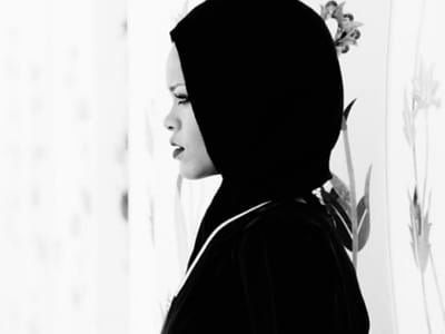 Rihanna expulsa de mesquita nos Emirados Árabes Unidos - TVI