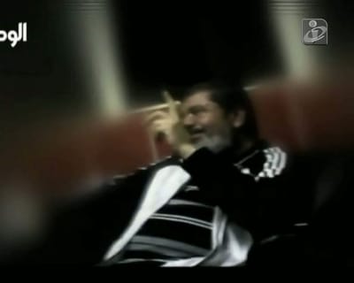 Morsi dentro de jaula leva advogados a abandonar tribunal - TVI