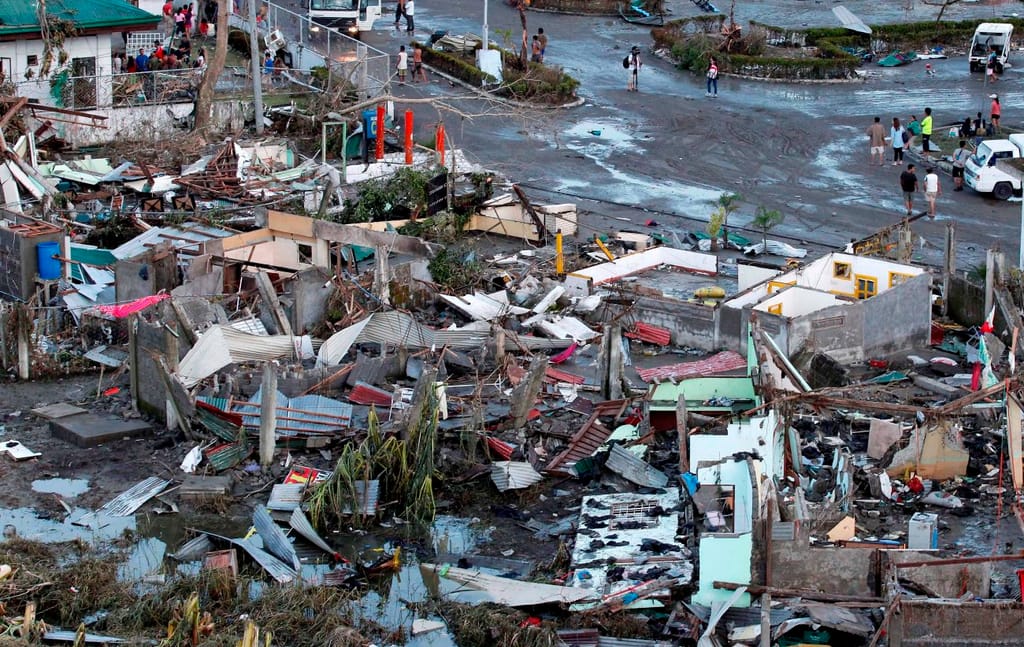 Tufão deixa rasto de destruição nas Filipinas (Lusa/Epa)