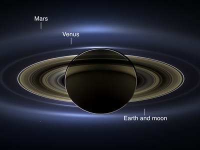 Imagem inédita de Saturno mostra Terra, Lua, Marte e Vénus - TVI
