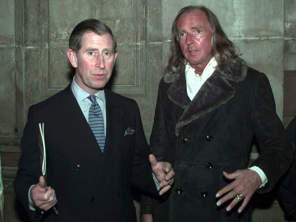 Príncipe Carlos de Gales com o compositor John Tavener, em 1998 (Reuters)