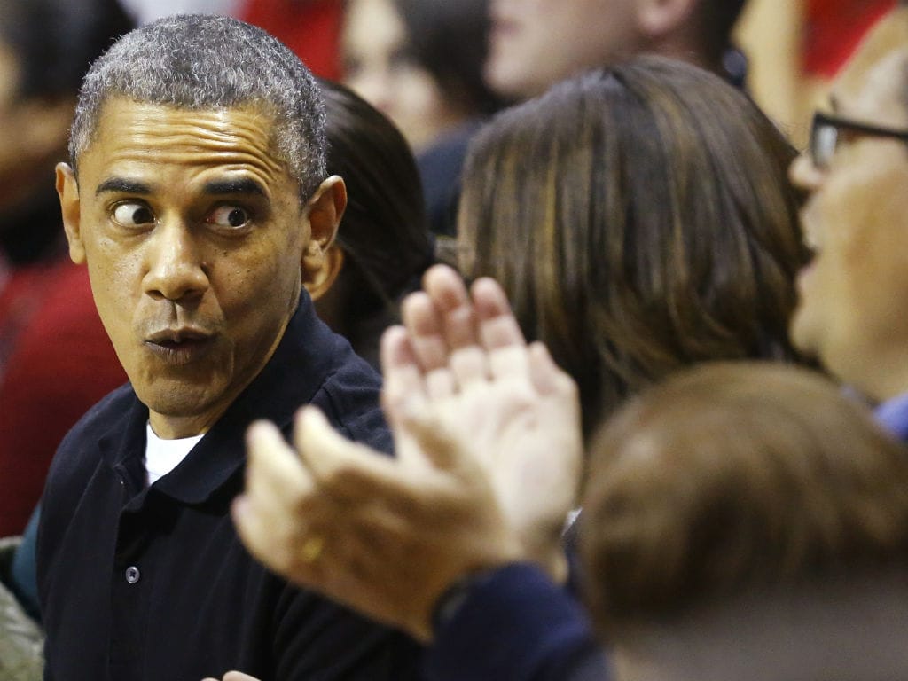 Obama foi apoiar o cunhado Craig Robinson em jogo de basquetebol (Reuters)