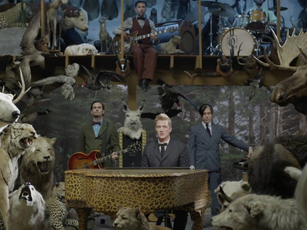 Queens of the Stone Age no vídeo de «The Vampyre of Time and Memory»