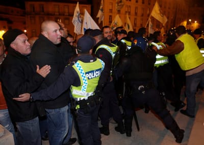 Polícias saem à rua a 6 de março e voltam ao Parlamento - TVI