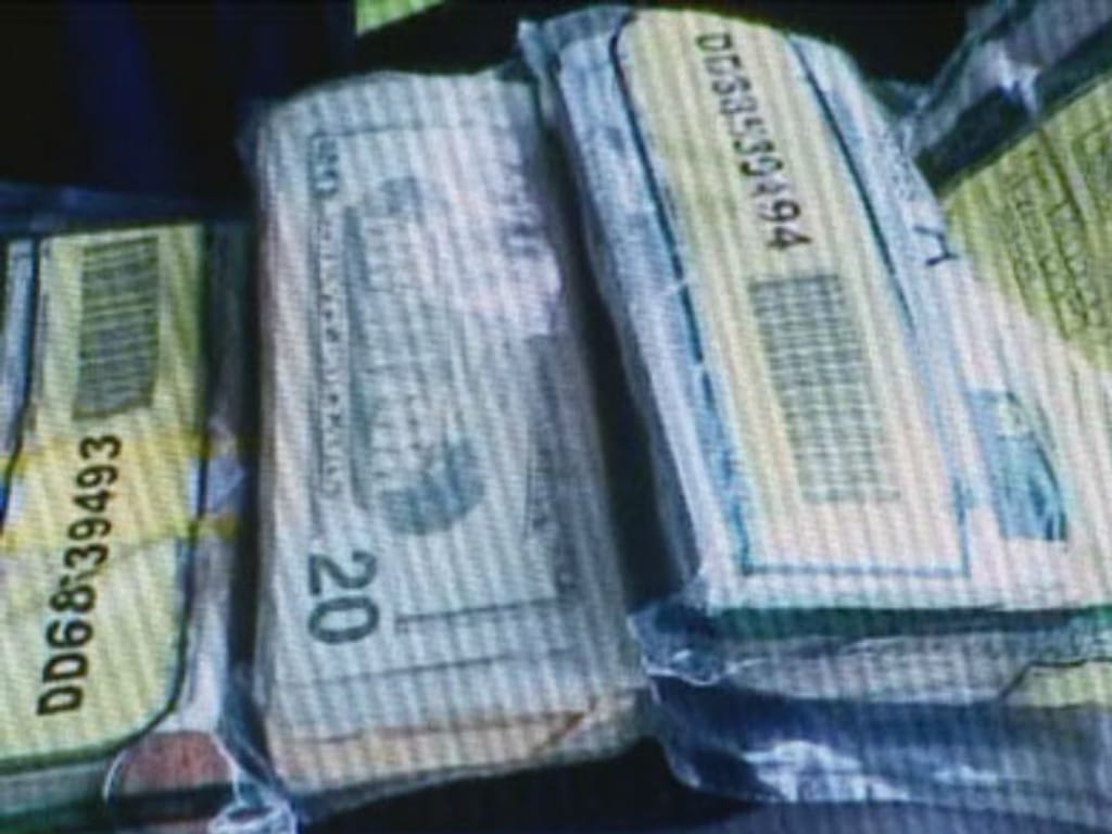 Casal nos EUA recebe saco cheio de dinheiro (Reprodução News Channel 5)